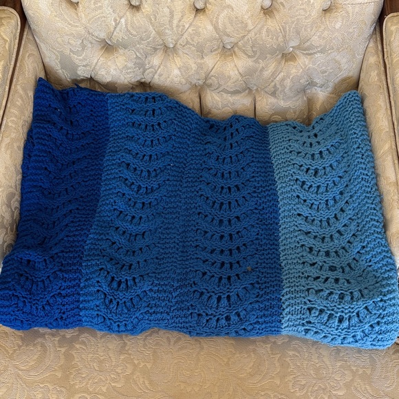 Vintage Blue Ombre Knit Throw Blanket - Picture 2 of 3